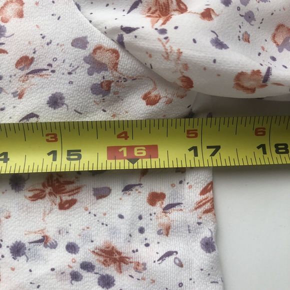 Harper Wren Floral Crop Blouse Size Medium - Picture 10 of 12